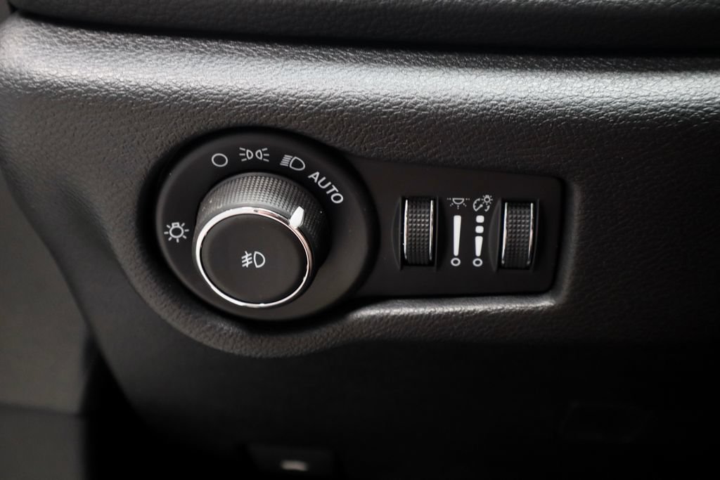 Used 2025 Chrysler Pacifica Limited FWD image 29