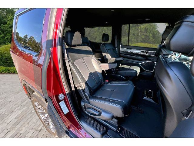 Used 2025 Jeep Wagoneer Series II AWD/4WD image 23