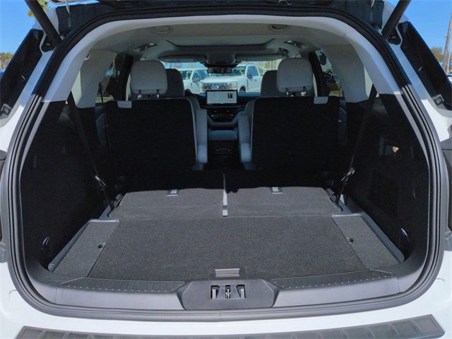 Certified 2025 Ford Explorer Platinum w/ Ultimate Package image 13