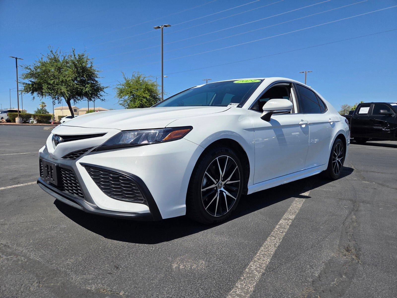 Used 2024 Toyota Camry SE FWD image 2