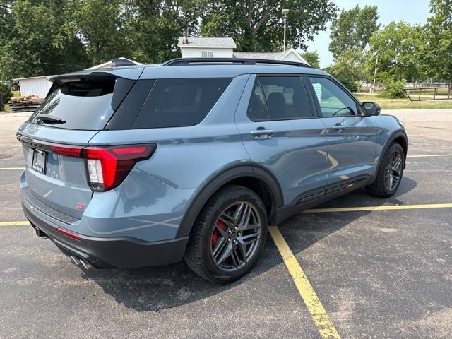 Certified 2025 Ford Explorer ST AWD/4WD image 3