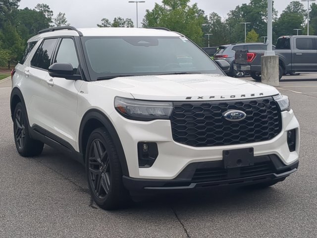 Certified 2025 Ford Explorer ST-Line w/ Premium Package AWD/4WD image 2