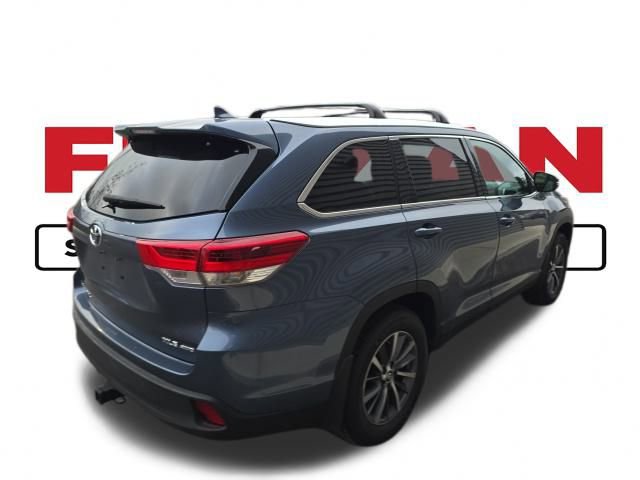 Used 2019 Toyota Highlander XLE image 3