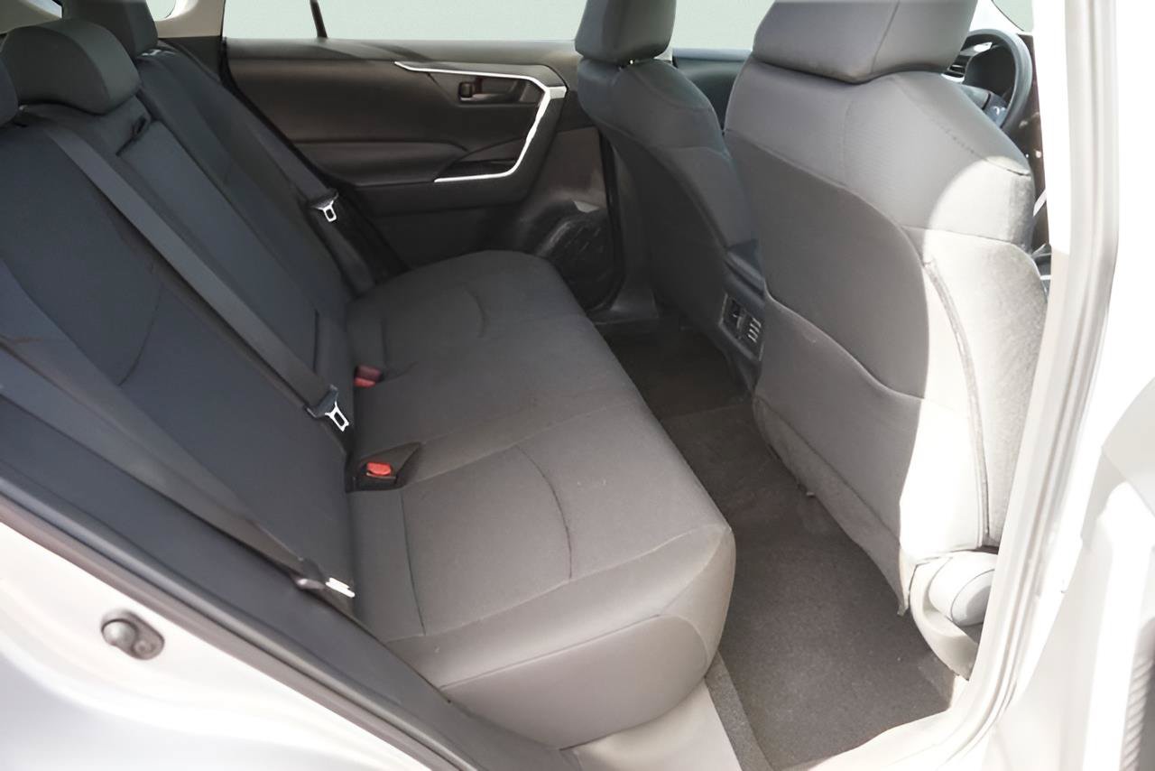 Used 2024 Toyota RAV4 LE FWD image 15