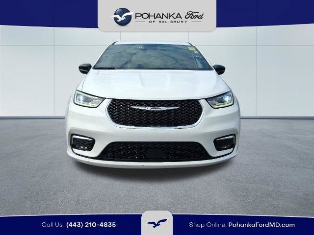 Used 2025 Chrysler Pacifica Select FWD image 2