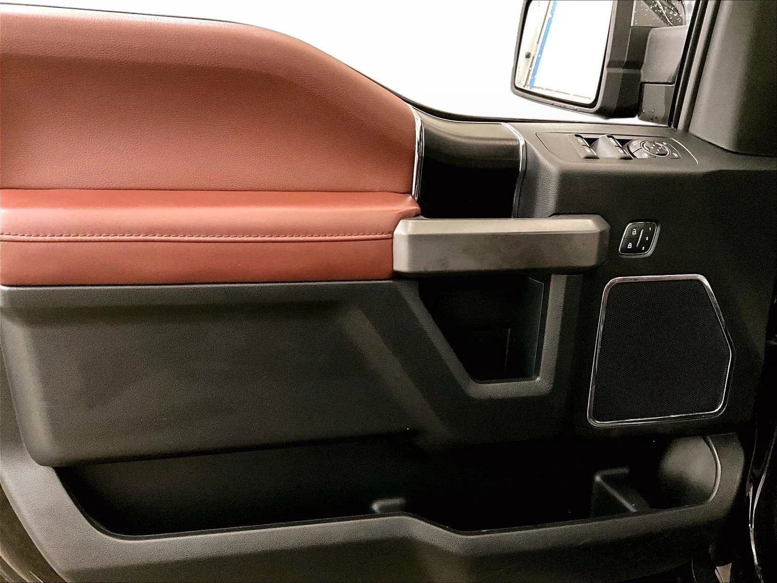 Certified 2019 Ford F150 Platinum w/ Equipment Group 701A Luxury image 22