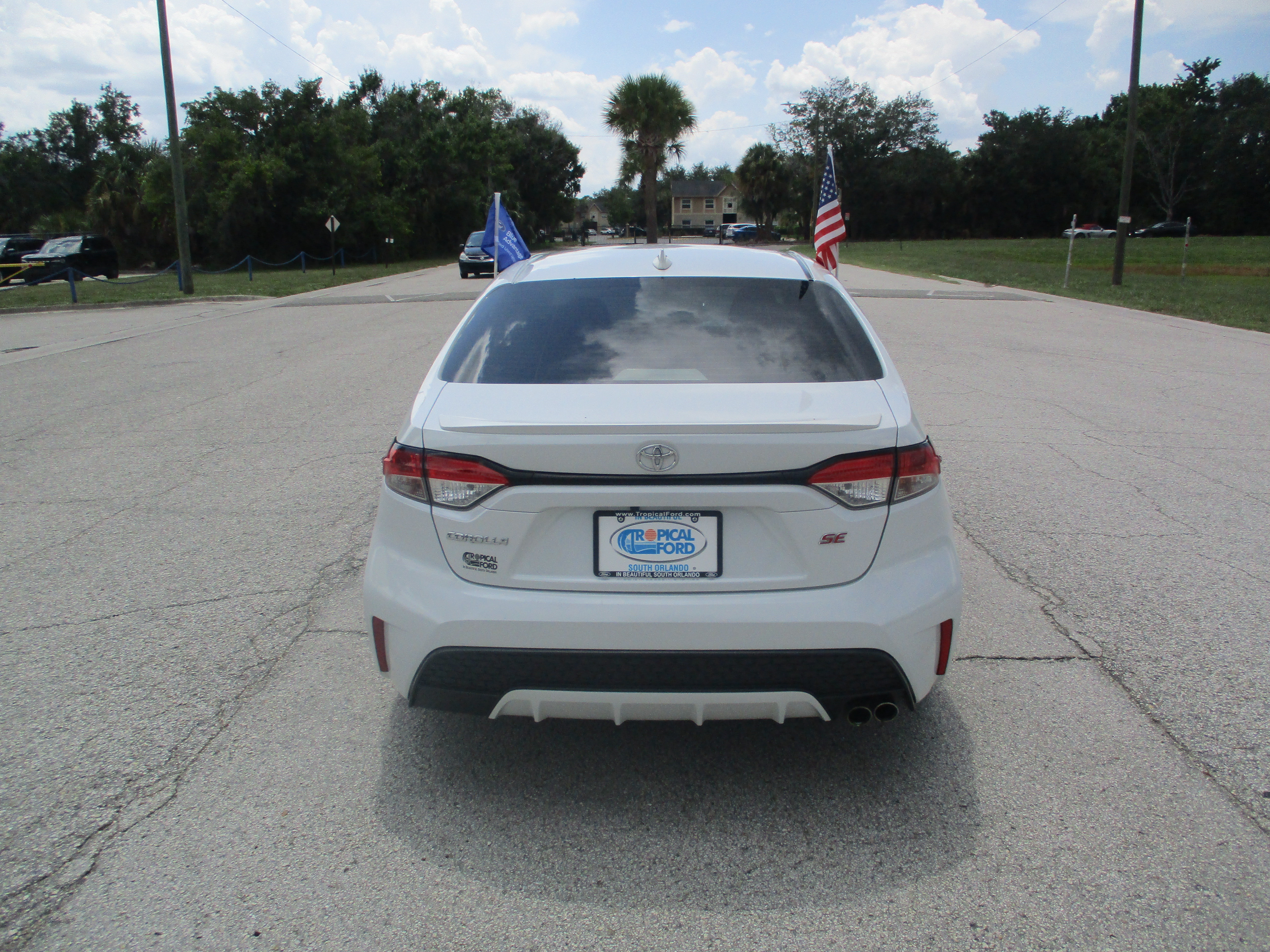Used 2022 Toyota Corolla SE w/ SE Premium Package FWD image 6