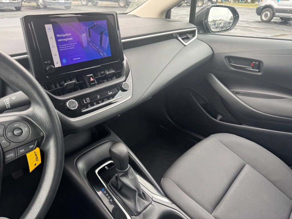 Used 2025 Toyota Corolla LE FWD image 11
