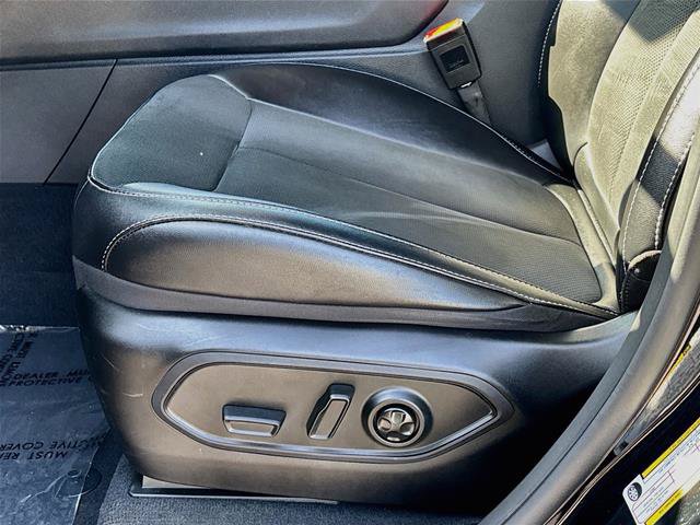 Used 2025 Jeep Grand Cherokee Altitude RWD image 19