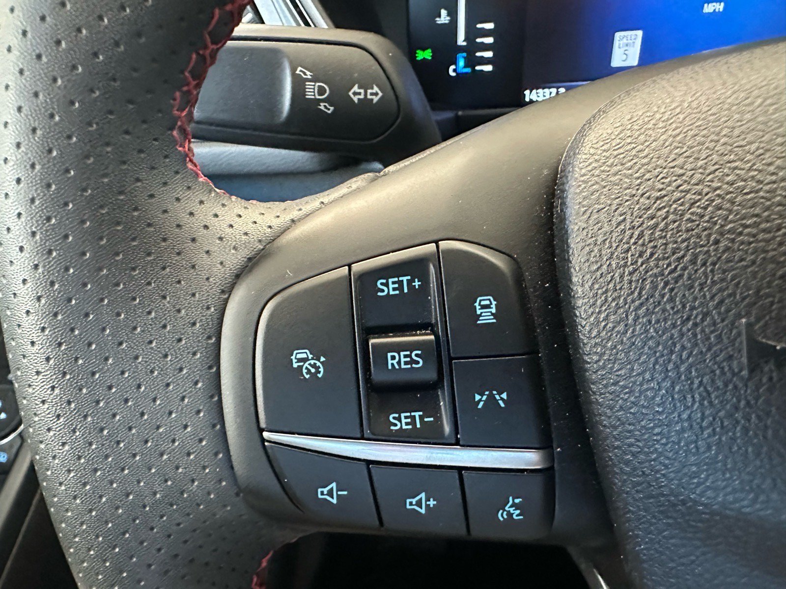 Certified 2024 Ford Escape ST-Line w/ Tech Pack #1 FWD image 33