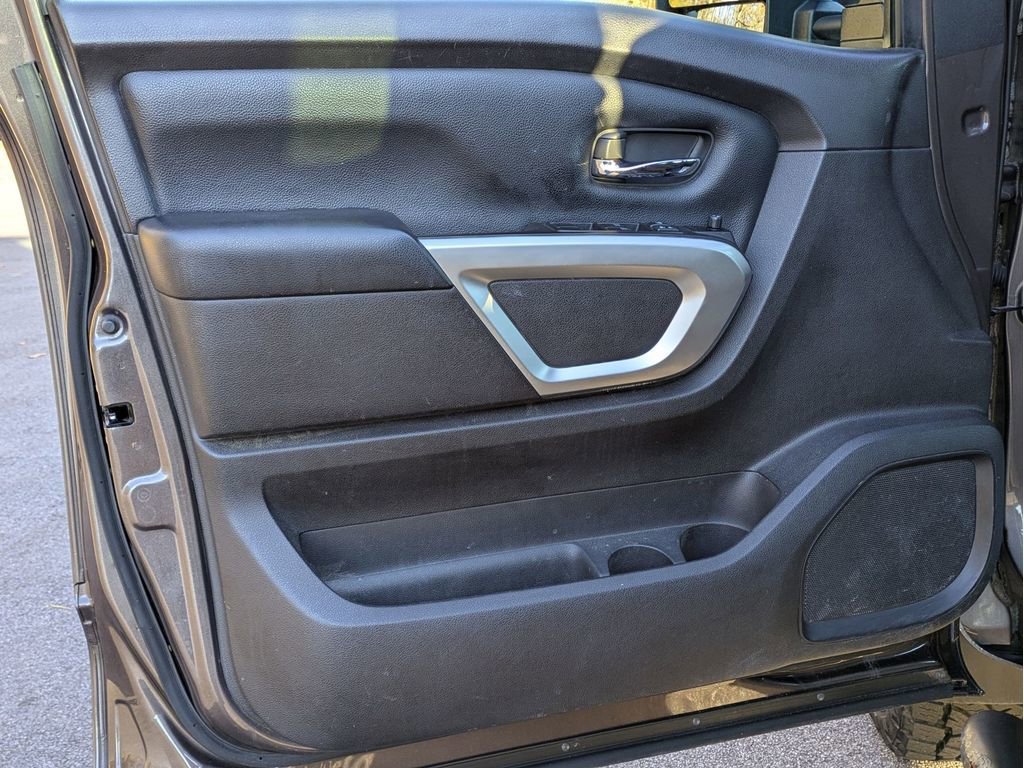Used 2017 Nissan Titan SV image 11