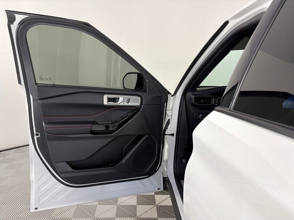 Certified 2023 Ford Explorer ST-Line w/ Class IV Trailer Tow Package image 10