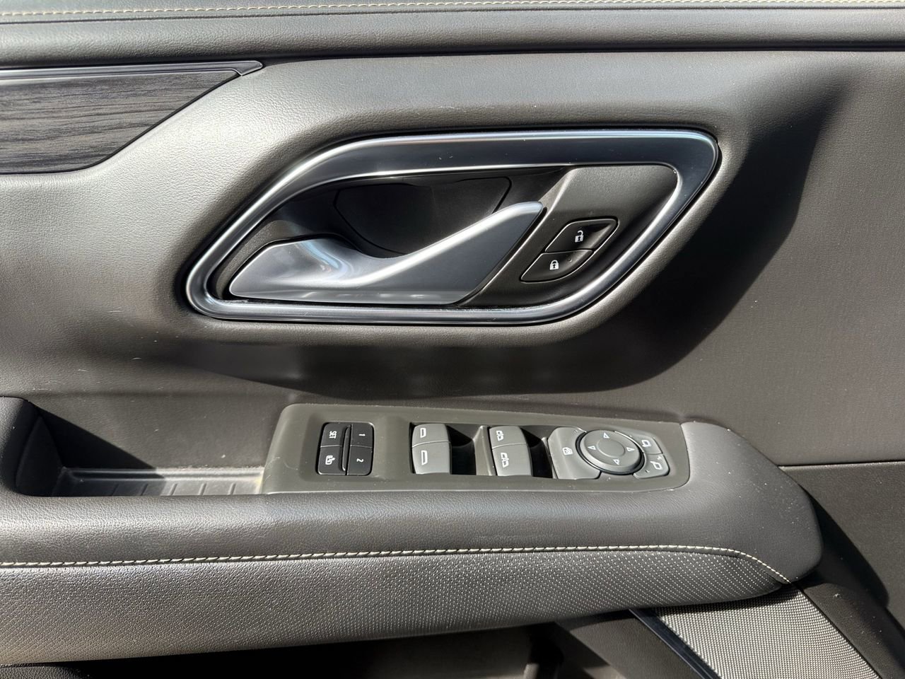 Used 2022 GMC Yukon XL SLT image 24