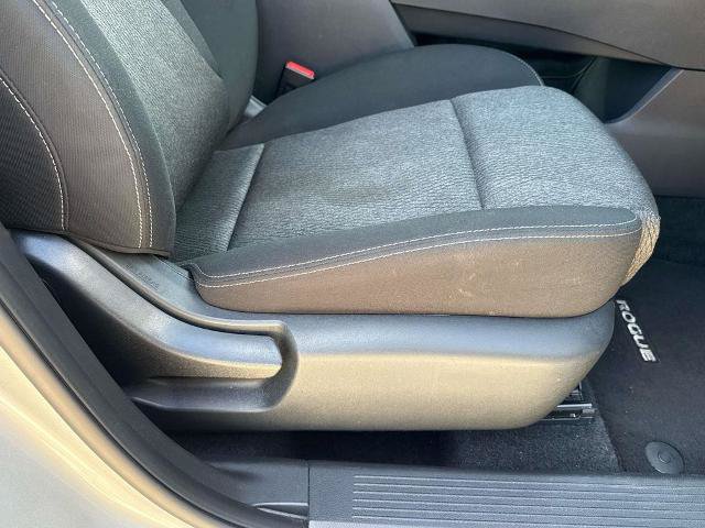 Used 2024 Nissan Rogue SV FWD image 17