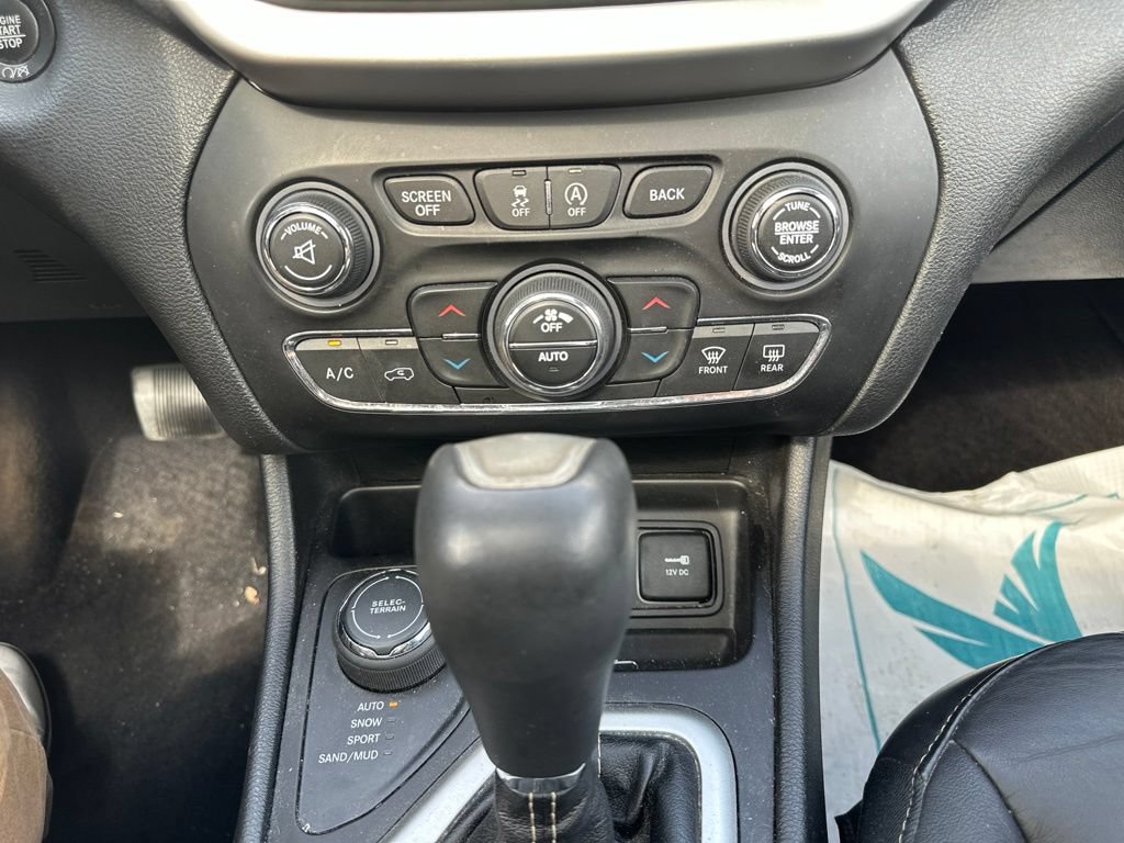Used 2018 Jeep Cherokee Latitude Plus w/ Comfort/Convenience Group AWD/4WD image 44