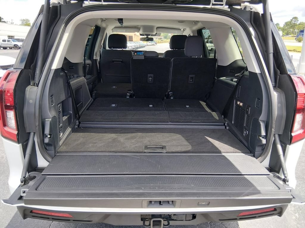 Certified 2025 Ford Expedition Active AWD/4WD image 15
