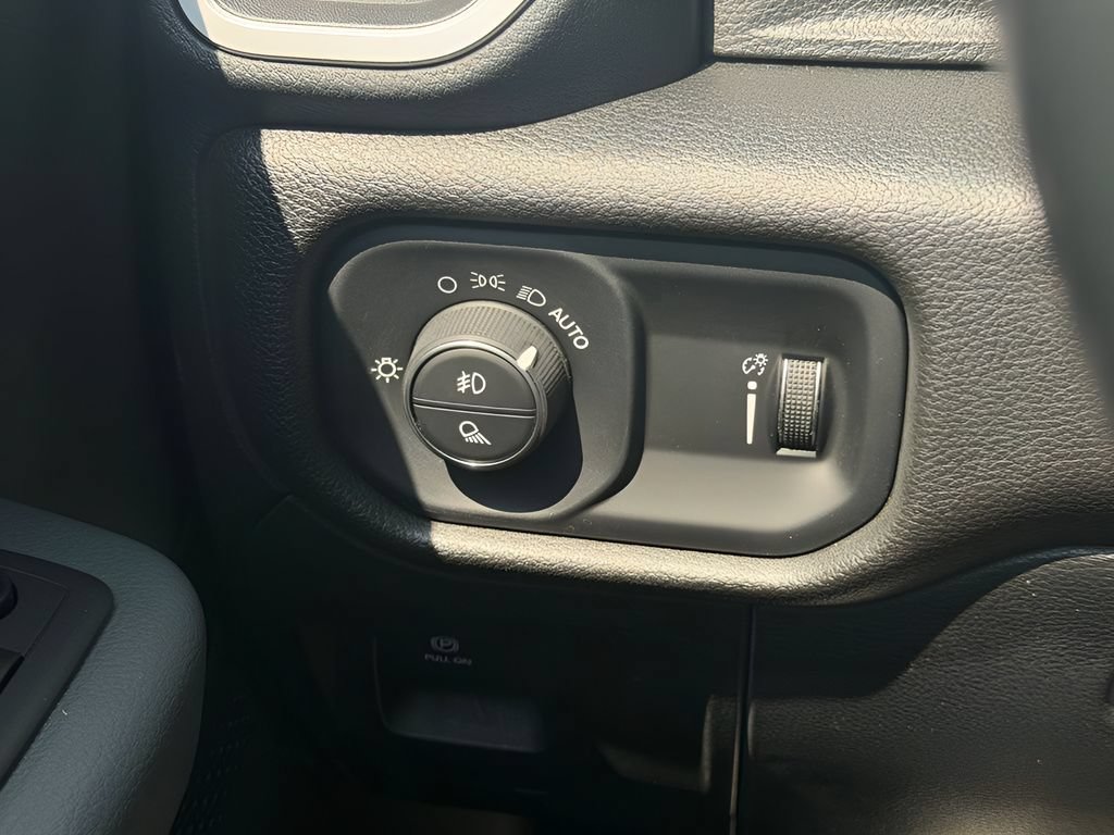 Used 2022 RAM 1500 Big Horn AWD/4WD image 25