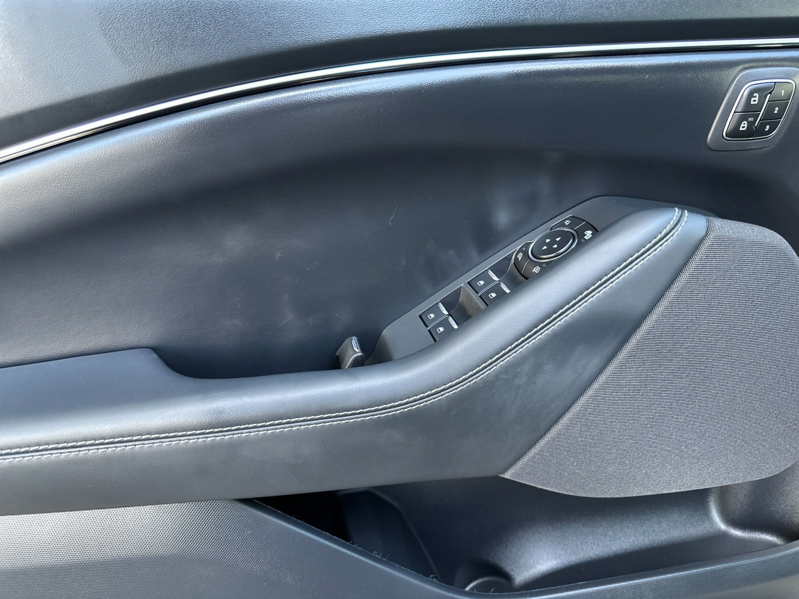 Certified 2025 Ford Mustang Mach-E Select w/ Comfort Package Lite image 11