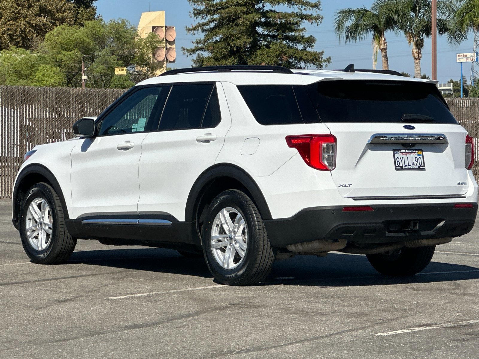 Certified 2022 Ford Explorer XLT w/ Class IV Trailer Tow Package image 3