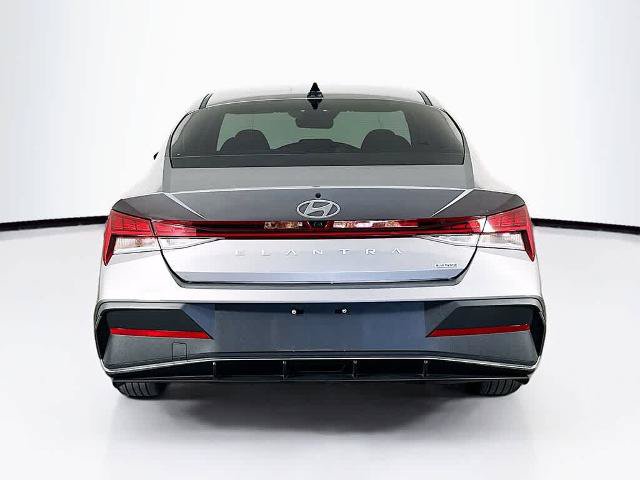 Used 2024 Hyundai Elantra Blue FWD image 5