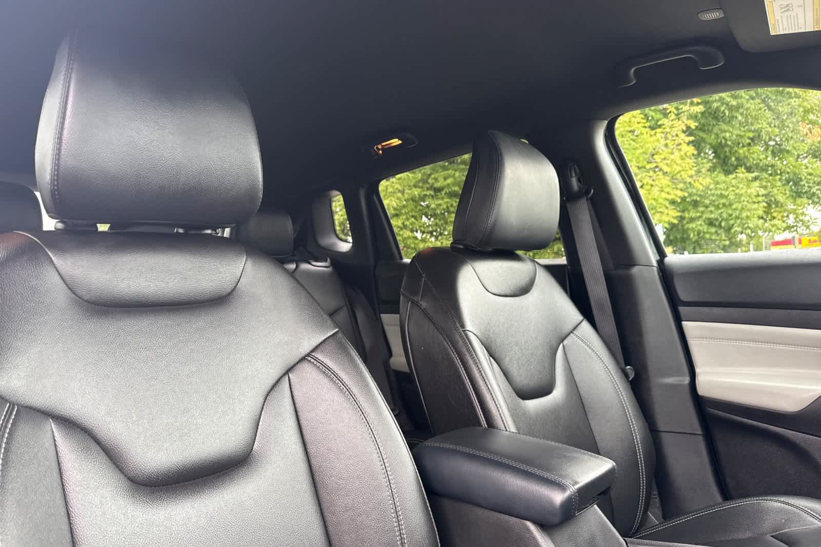 Used 2025 Jeep Compass Limited AWD/4WD image 17