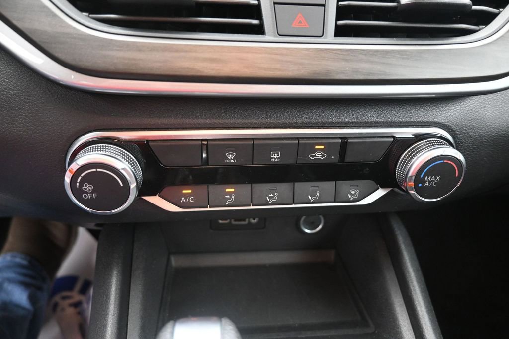 Used 2025 Nissan Altima 2.5 SV FWD image 16