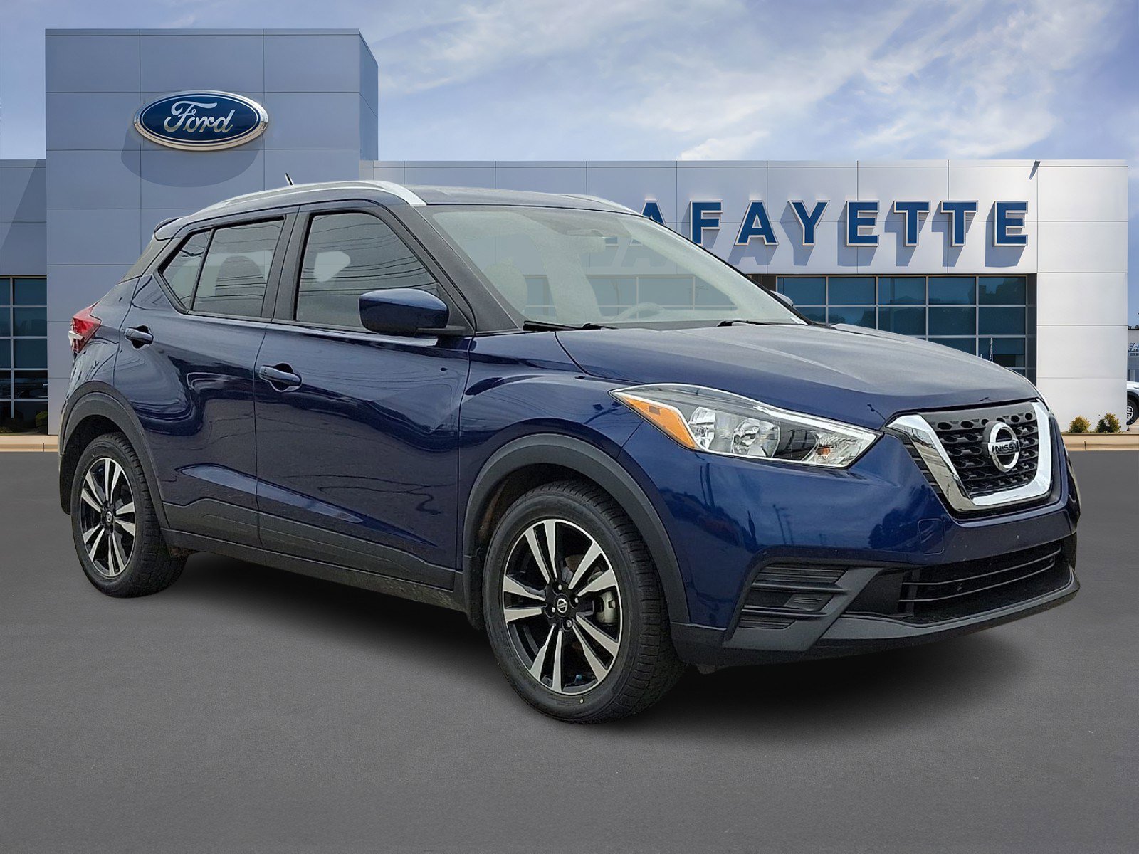 Used 2019 Nissan Kicks SV FWD image 1