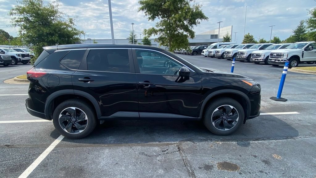 Used 2024 Nissan Rogue SV AWD/4WD image 8