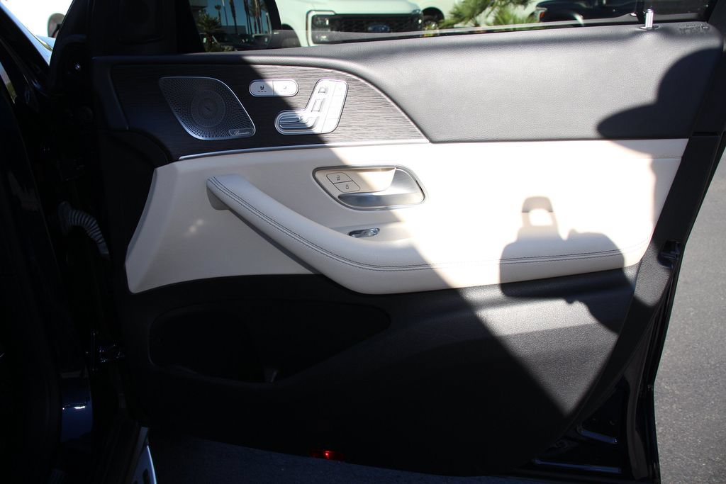 Used 2022 Mercedes-Benz GLS 450 4MATIC image 26
