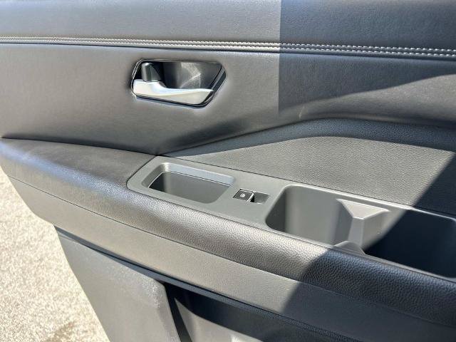 Used 2024 Nissan Pathfinder Platinum w/ Cargo Package FWD image 18