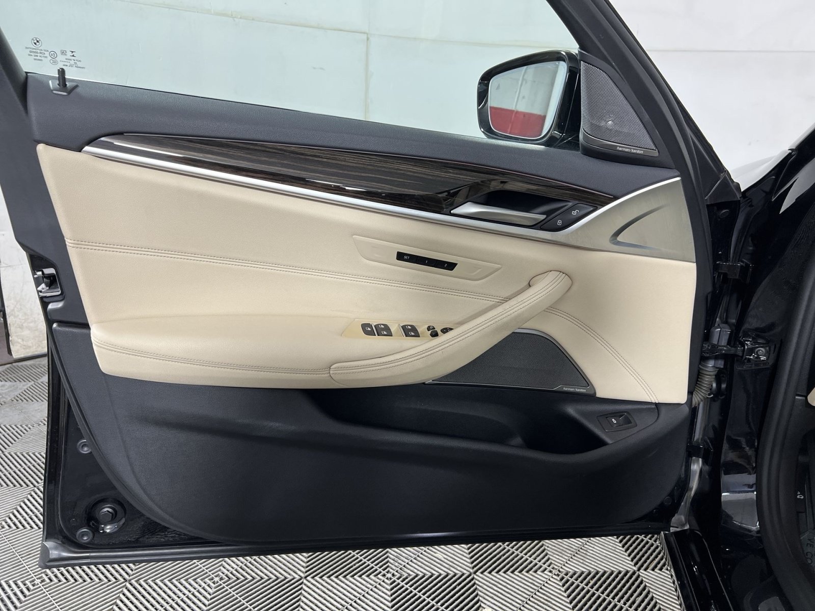 Used 2021 BMW 540i w/ Premium Package RWD image 14