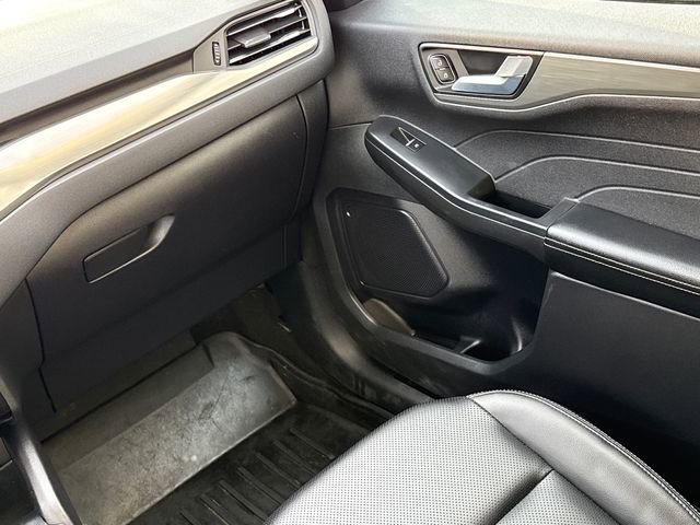 Certified 2022 Ford Escape Titanium FWD image 17