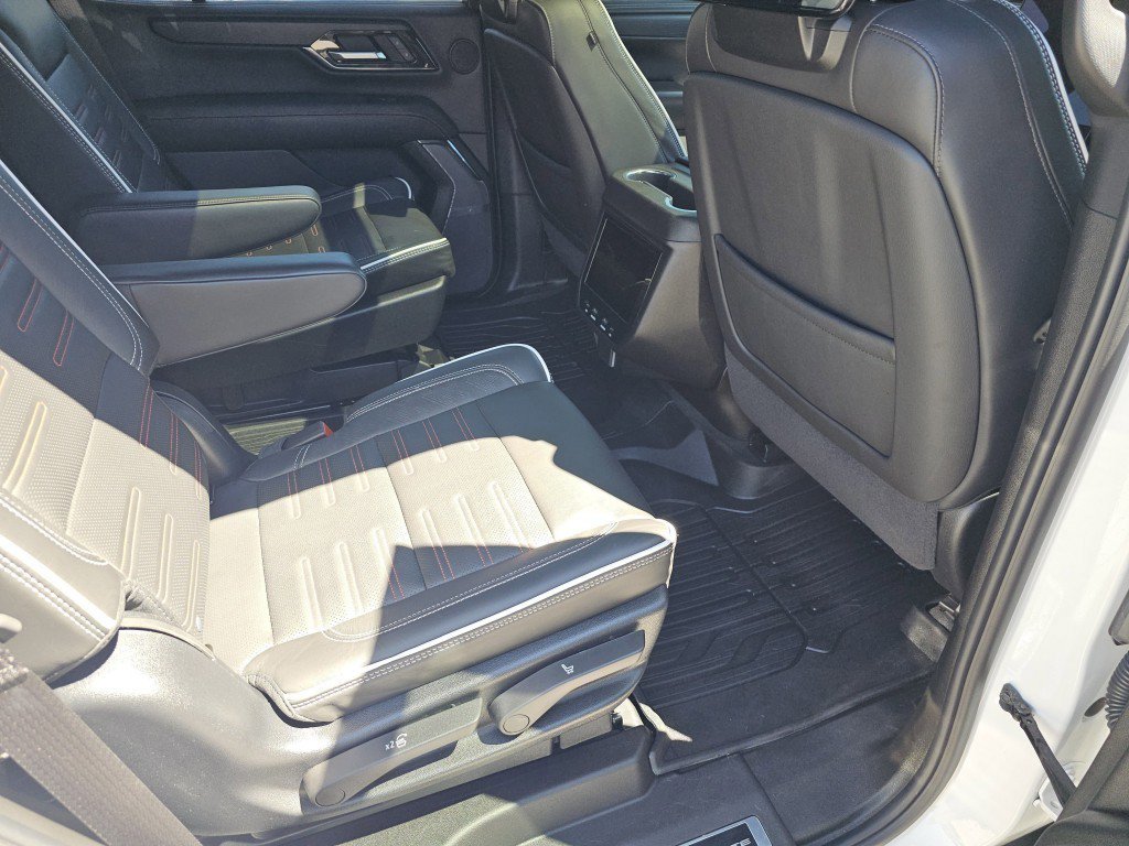 Used 2025 GMC Yukon AT4 Ultimate w/ LPO, Floor Liner Package AWD/4WD image 30
