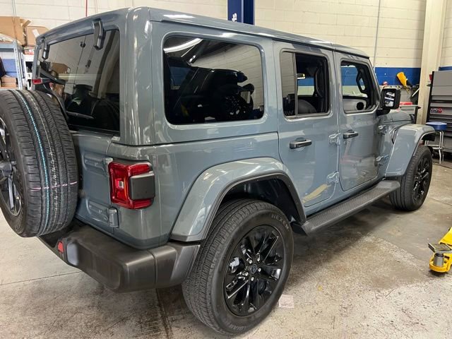 Used 2025 Jeep Wrangler Unlimited Sahara AWD/4WD image 8