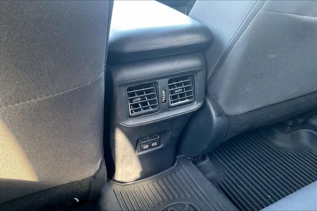 Used 2024 Toyota RAV4 XLE FWD image 33