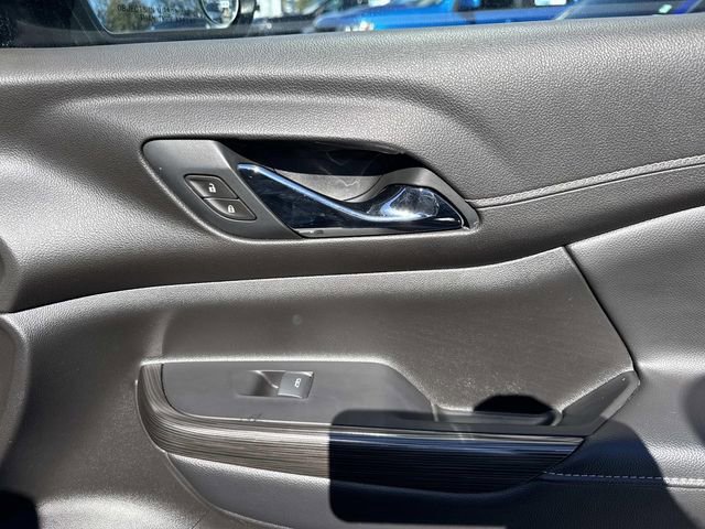 Used 2020 GMC Acadia SLT w/ Driver Alert Package II image 15