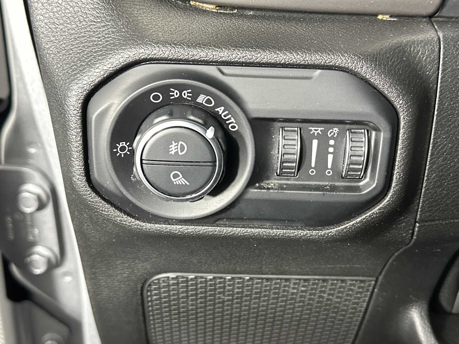 Used 2020 Jeep Gladiator Sport w/ Quick Order Package 24S image 28