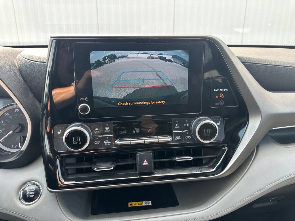 Used 2023 Toyota Highlander XLE AWD/4WD image 42