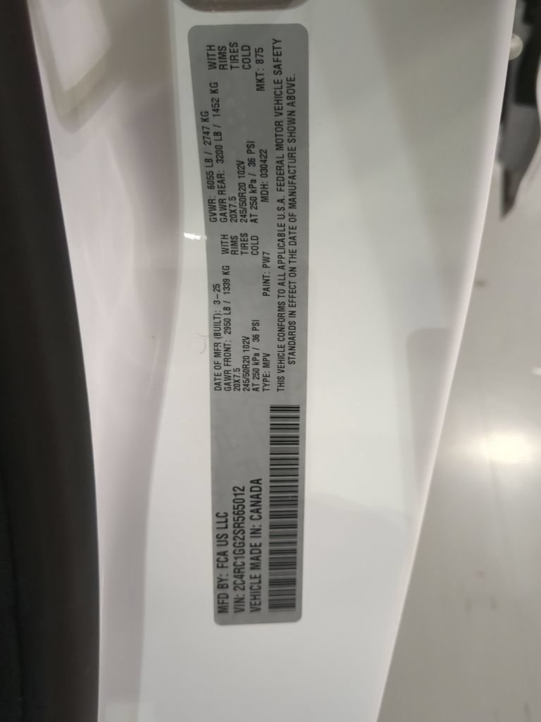 Used 2025 Chrysler Pacifica Limited FWD image 17