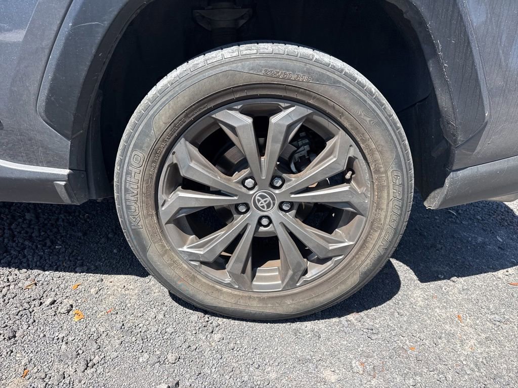 Used 2022 Toyota RAV4 XLE Premium image 17