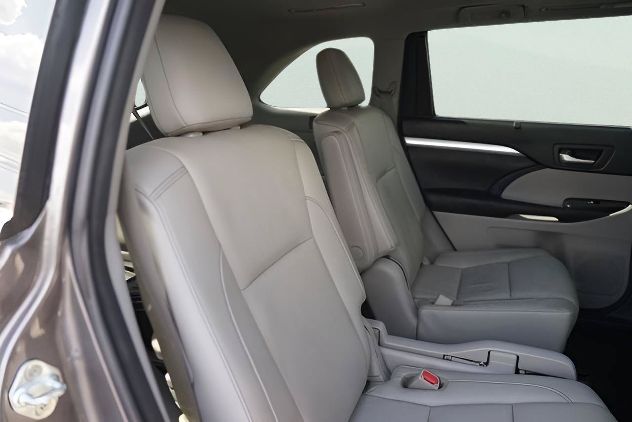 Used 2017 Toyota Highlander XLE FWD image 17