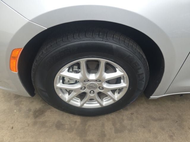 Used 2024 Chrysler Pacifica Touring-L FWD image 2