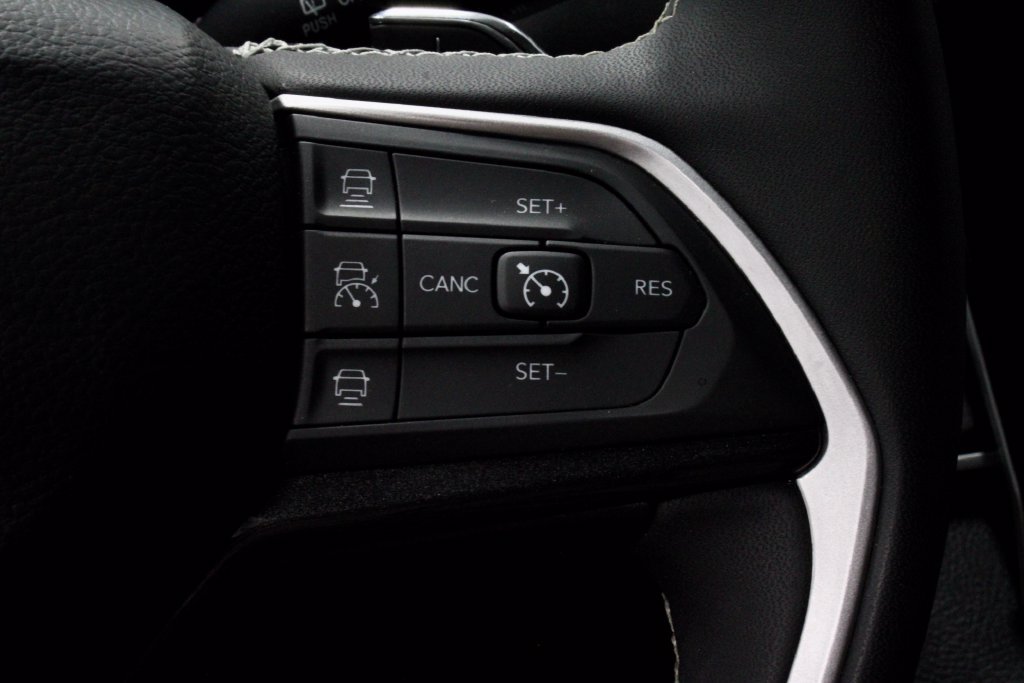 Used 2023 Jeep Grand Cherokee Altitude AWD/4WD image 28