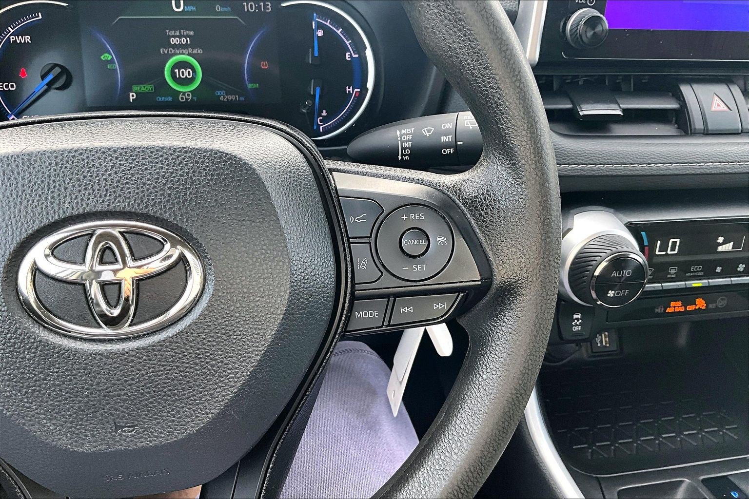 Used 2024 Toyota RAV4 LE AWD/4WD image 23
