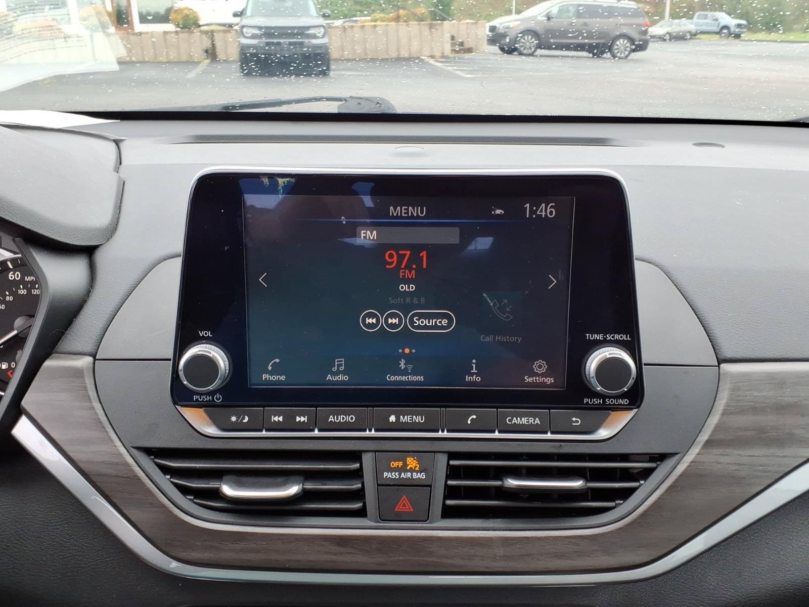 Used 2025 Nissan Altima 2.5 SV FWD image 17