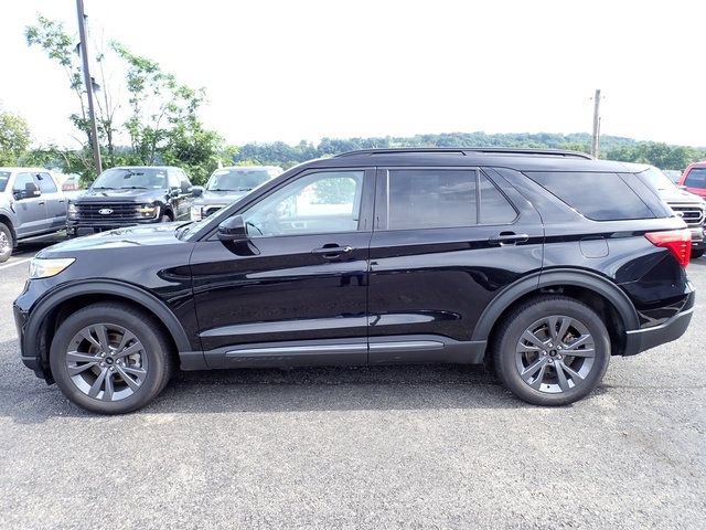 Certified 2023 Ford Explorer XLT w/ Equipment Group 202A AWD/4WD image 2