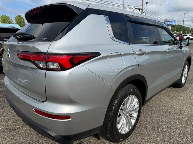 Used 2024 Mitsubishi Outlander ES AWD/4WD image 2