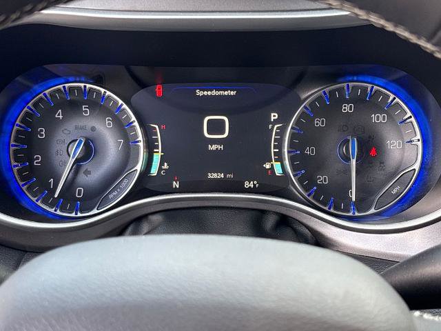 Used 2024 Chrysler Pacifica Touring-L FWD image 22