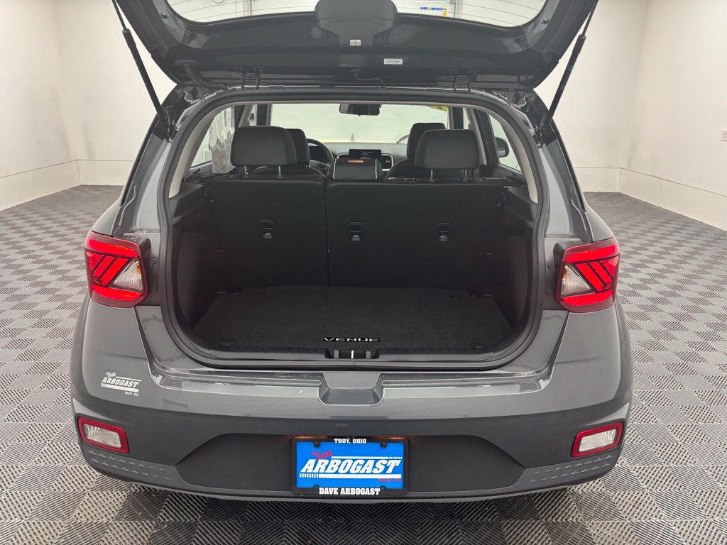 Used 2024 Hyundai Venue Limited FWD image 10