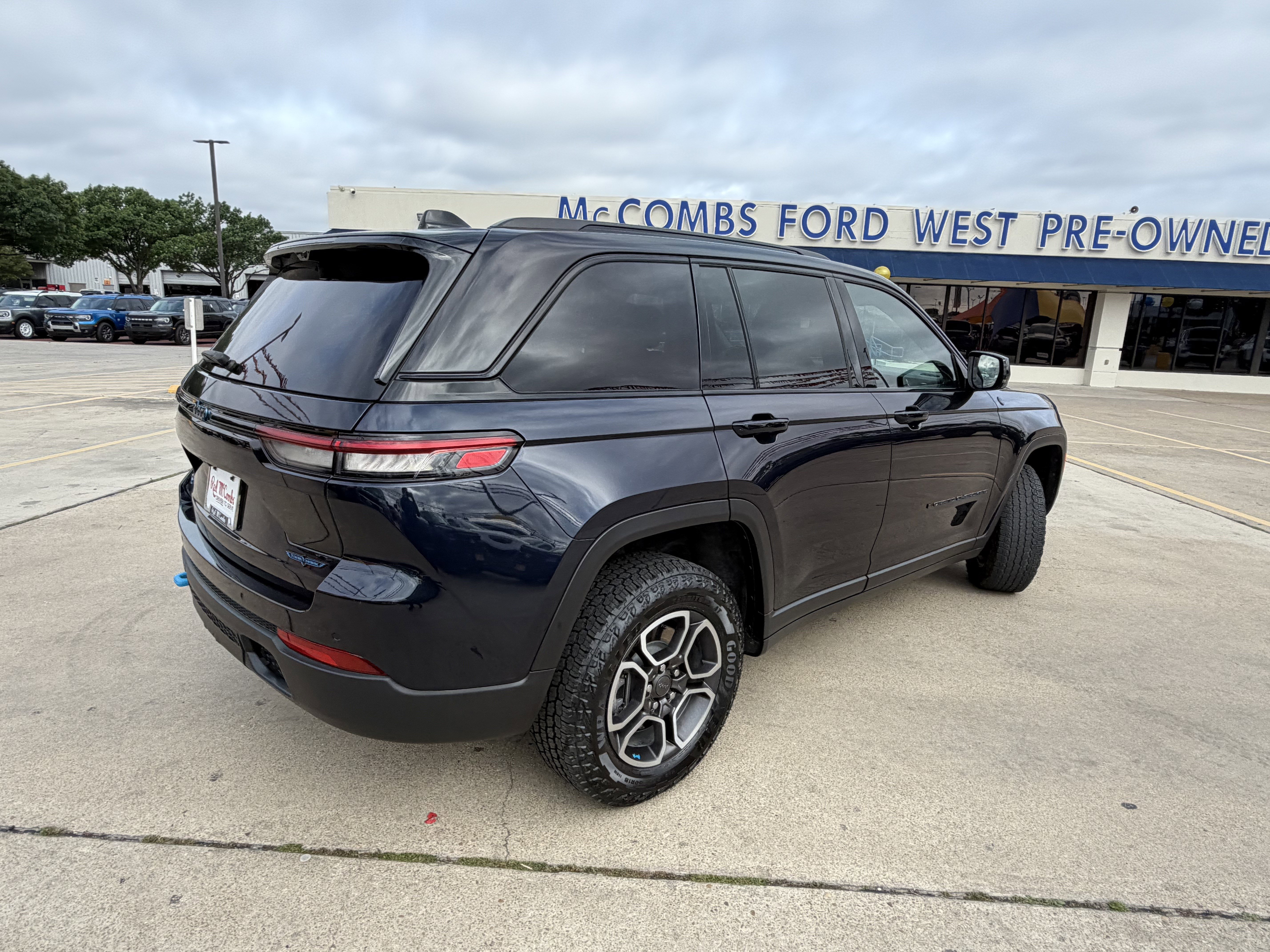 Used 2022 Jeep Grand Cherokee Trailhawk w/ Luxury Tech Group III AWD/4WD image 7
